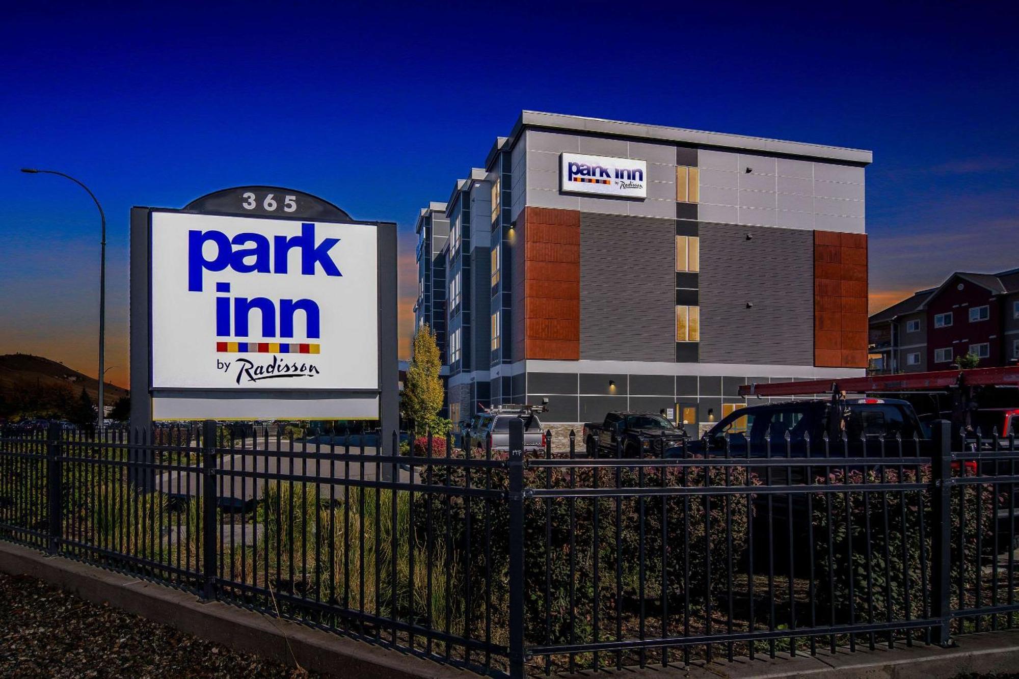 Park Inn By Radisson, Kelowna Exterior foto